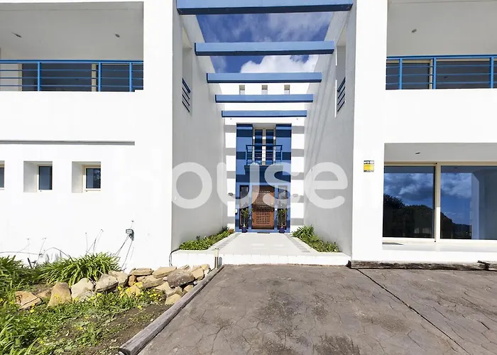 Villa Tarifa ヴィラ *